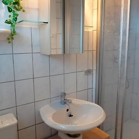 Ferienhaushaelfte Insel Ruegen 格洛威