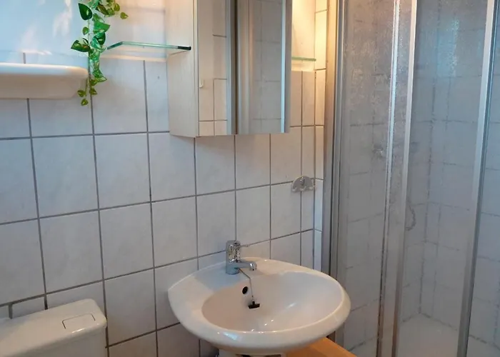 Ferienhaushaelfte Insel Ruegen 格洛威